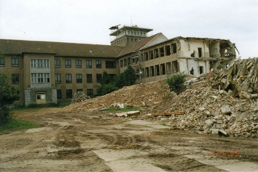 1999-ihs02.jpg